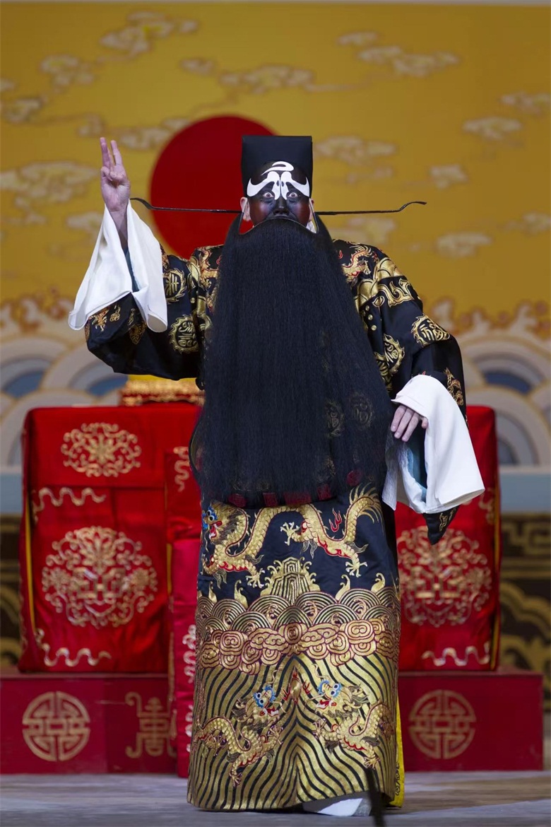 《铡美案》孟广禄饰包拯.jpg